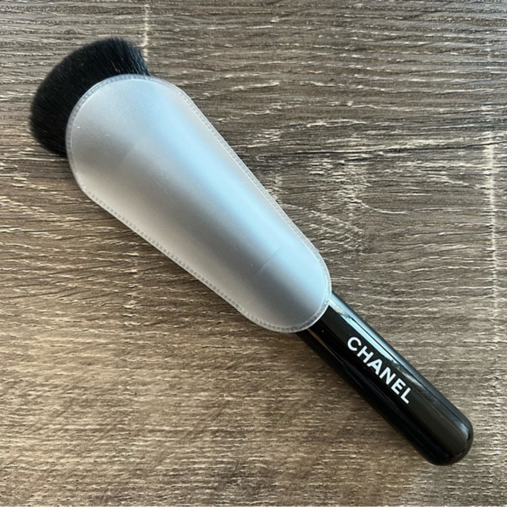 Chanel Black Makeup Blush Brush Pinceau Blush N110